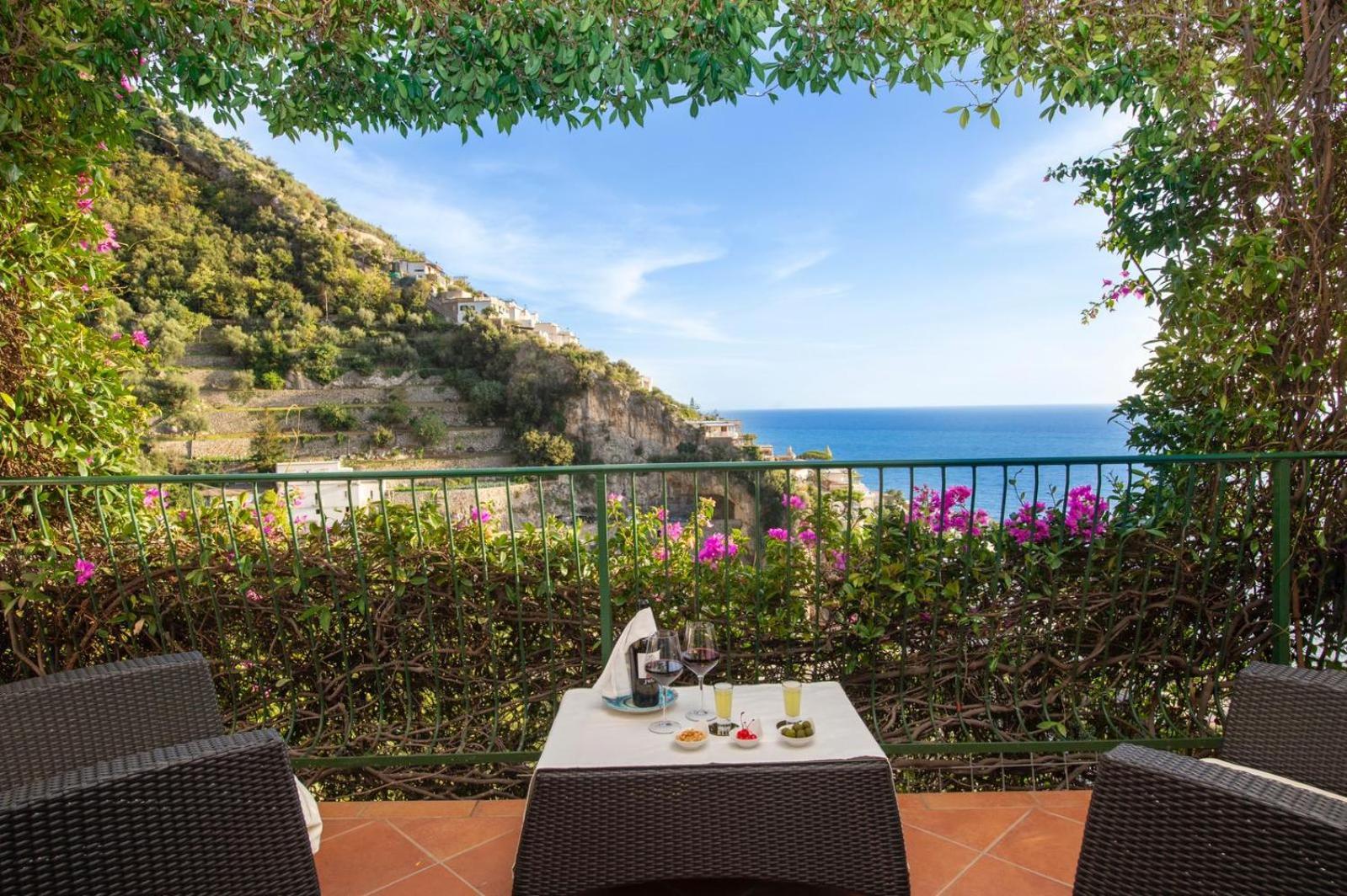 Hotel Pellegrino Praiano Extérieur photo